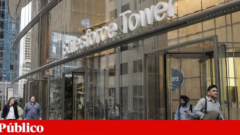 Entrada da Salesforce Tower, sede corporativa da Salesforce, em São Francisco, Califórnia, a 24 de Fevereiro