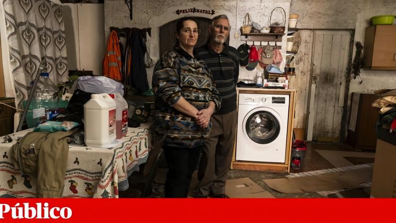 A família de José Emídio e Teresa Estanqueiro vive na Aldeia do Barracão com uma lona a fazer de telhado