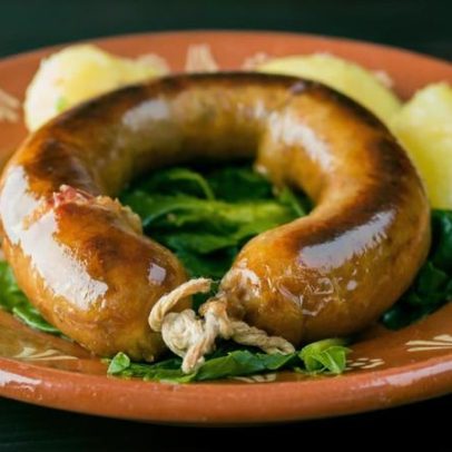 Fim de semana com passeio entre alheiras e camélias