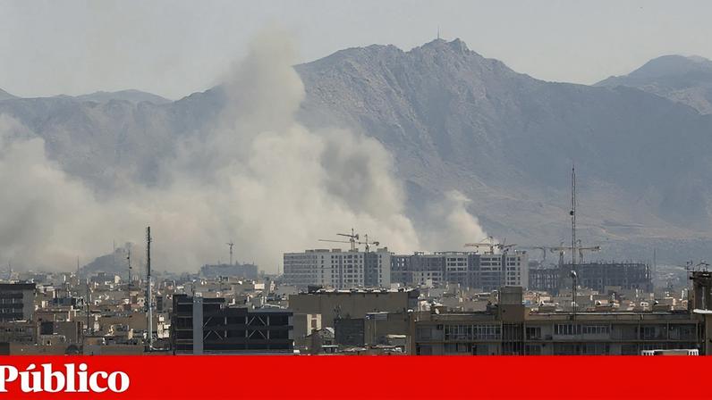 Fumo no céu de Teerão depois dos primeiros ataques de Irão e Israel contra alvos iranianos