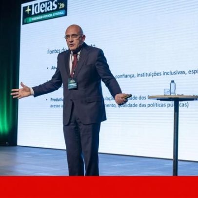 Passos Coelho analisa o programa do 'primeiro-ministro-sombra' de Montenegro