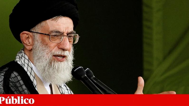 Khamenei em Shiraz, em 2008