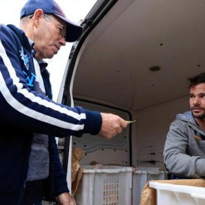 Em Ereira, carrinha do pão atravessou o rio com a ajuda de um trator