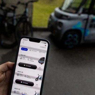 Trabalhadores usam bicicletas e minicarro da empresa para descarbonizar cidades