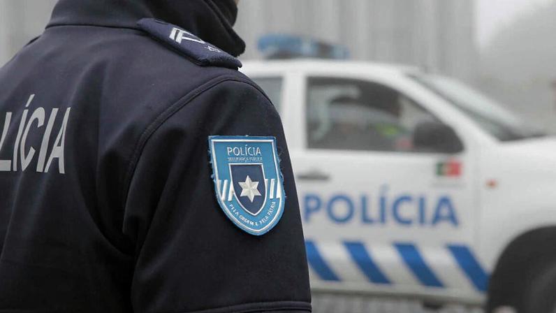 Policia deteve homem que esfaqueou ex-mulher na rua, nas traseiras da esquadra