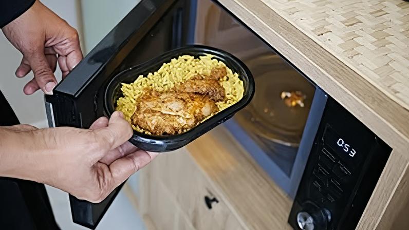 Refeições prontas para micro-ondas podem conter um verdadeiro 'cocktail' de químicos