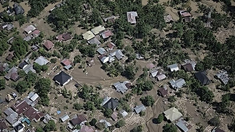 Foto tirada de um helicóptero da agência nacional de gestão de catástrofes, durante distribuição aérea de ajuda humanitária, mostra zona inundada após o ciclone Senyar