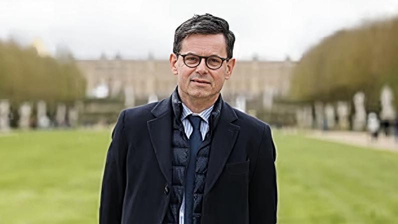 ARQUIVO: Christophe Leribault no exterior do Castelo de Versalhes, a oeste de Paris, 29 de março de 2024