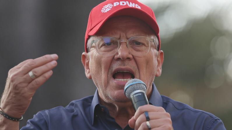 Governo da Venezuela realiza reunião para iniciar diálogo com oposição