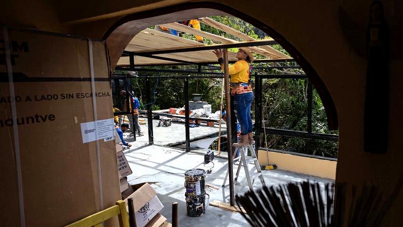 Estados Unidos lançaram um ataque contra a Venezuela para capturar o líder venezuelano, Nicolás Maduro, e a mulher, e anunciaram que vão governar o país até se concluir uma transição de poder