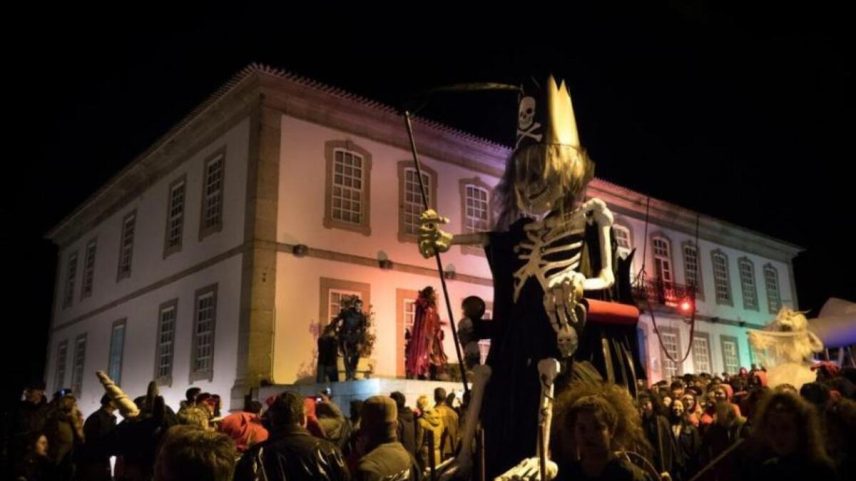 Município organiza o desfile "Mil Diabos à Solta" desde 2014