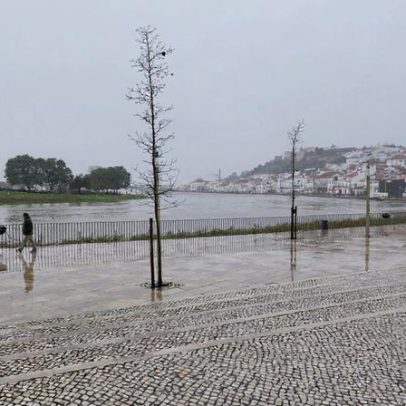 Mau tempo causa nova inundação na Avenida dos Aviadores, Alcácer do Sal