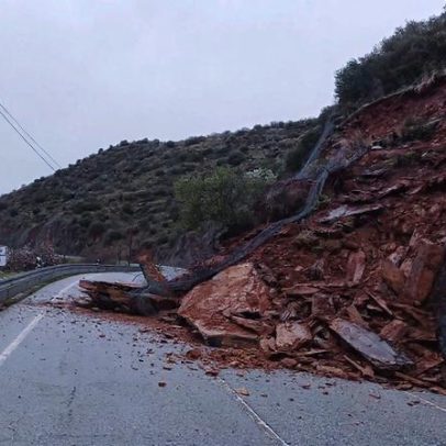 Derrocada corta a N222 entre Almendra e Vila Nova de Foz Côa