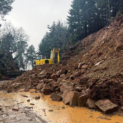 Troço da EN232 em Manteigas encerrado por deslizamento de terras