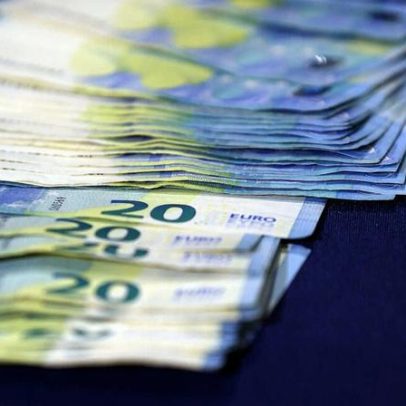 Seis assaltos a bancos com arma rendem 548 mil euros