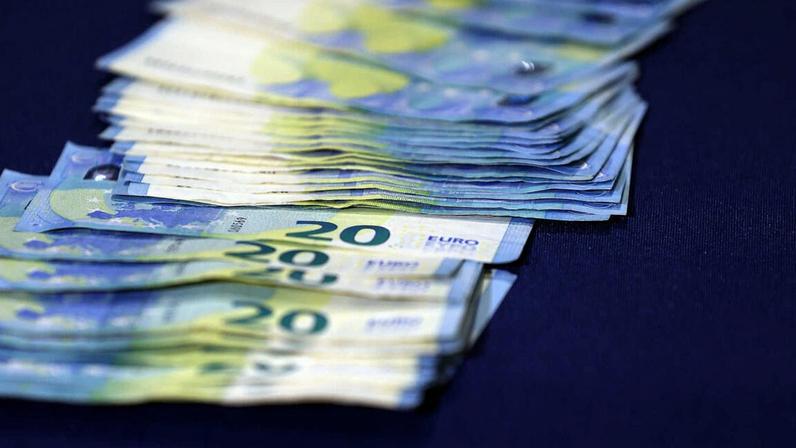 Arguidos foram detidos na posse de 61.355 euros