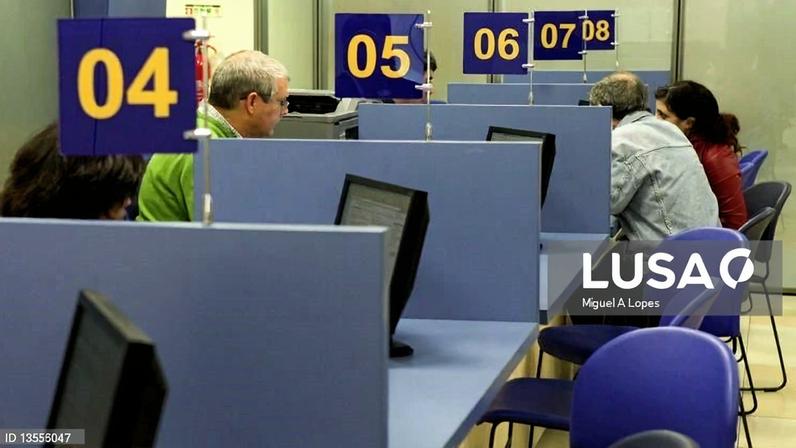 Emprego público aumenta 1,7% no 4.º trimestre e renova máximos de 2011