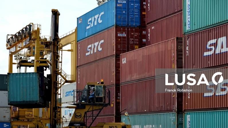 Excedente comercial de bens UE/EUA cresce em 2025 mas a menor ritmo