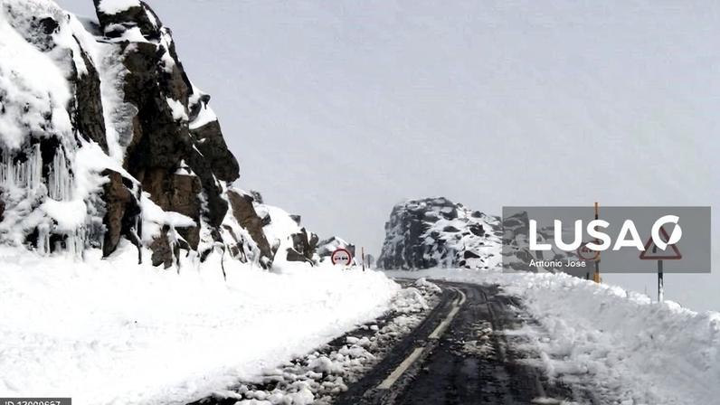 Acesso à Torre da Serra da Estrela encerrado devido a acumulação de neve