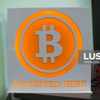 Bitcoin cai mais de 4% com incerteza sobre tarifas nos EUA