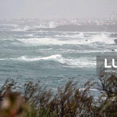 Ilhas do grupo Ocidental dos Açores em aviso vermelho por agitação marítima