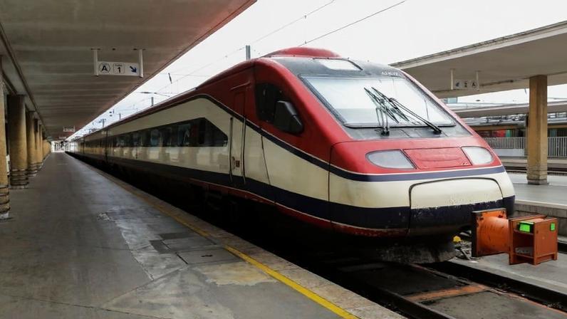 Suspensa circulação de Alfa Pendular e Intercidades na Linha do Norte