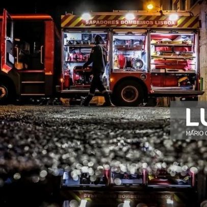 Bombeiros ficam feridos durante combate a incêndio na Galeria Zé dos Bois