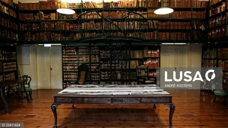 Brasileiros ainda procuram em arquivo português provas de que são donos de terras