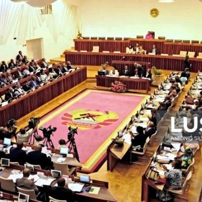 Parlamento moçambicano retoma hoje com leis da comunicação social na agenda