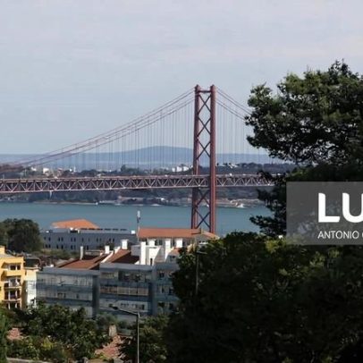 Mau tempo impede circulação de motos e veículos com lonas na Ponte 25 de Abril