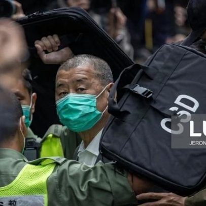 Magnata da imprensa pró-democracia de Hong Kong condenado a 20 anos de prisão