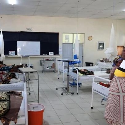 Governo moçambicano reconhece ausência de alguns medicamentos e material médico