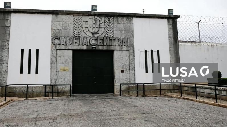 Recluso morre no Linhó após agressão do companheiro de cela