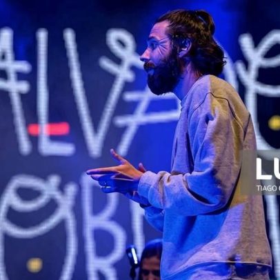 Salvador Sobral sai do Spotify em protesto contra exploração de autores e IA