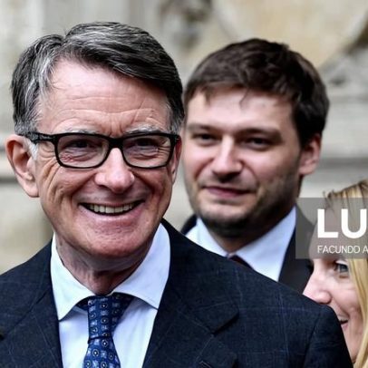 Ex-ministro Peter Mandelson libertado sob caução em Londres
