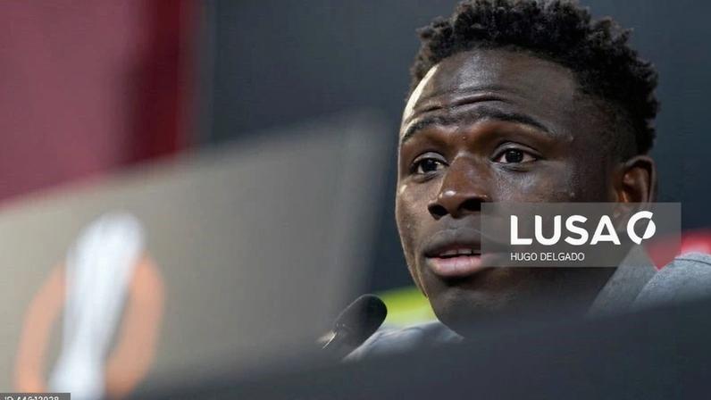 Jogador Roger Fernandes doa 15 mil euros a vítimas de incêndio em Bafatá