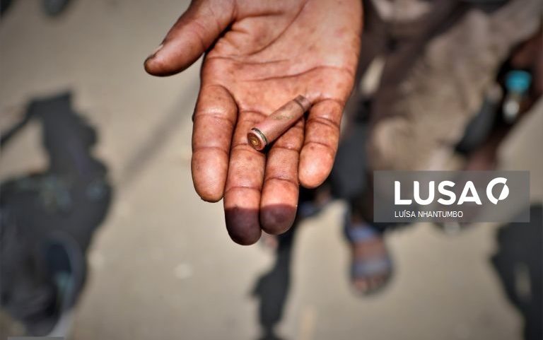 Quatro condenados por matarem polícia durante protestos em Moçambique