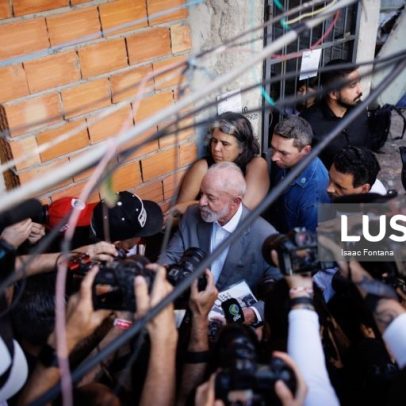 Presidente assina lei para gás gratuito a 15 milhões de famílias
