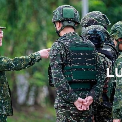 Ministro da Defesa de Taiwan afirma que a ameaça da China é urgente e real