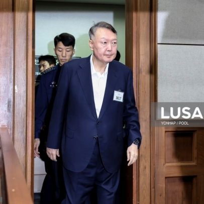 Presidente deposto da Coreia do Sul condenado a prisão perpétua