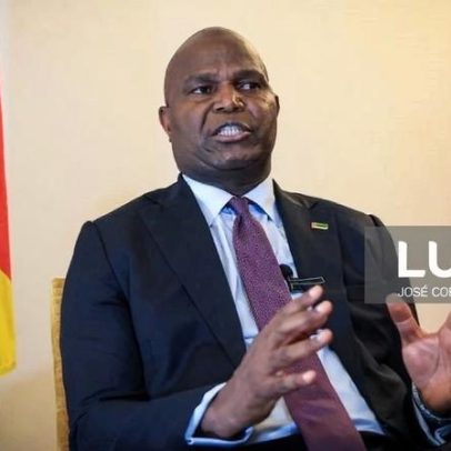 Presidente de Moçambique incentiva escolas a ensinar a criar empregos