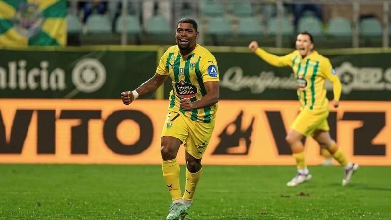 Ivan Cavaleiro e Tondela rescindem contrato que os ligava até 2027