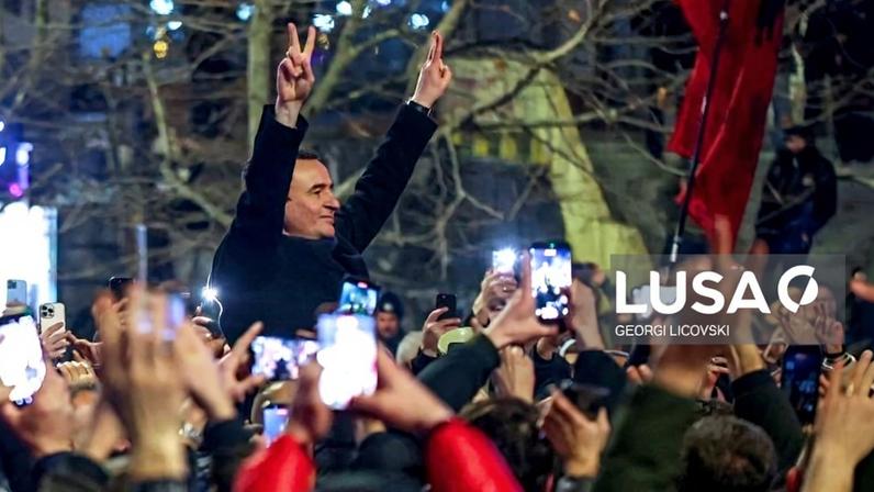 Albin Kurti reeleito primeiro-ministro do Kosovo após um ano de paralisia política