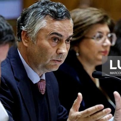 Ministro admite alargar a proibição de telemóveis até ao 9.º ano