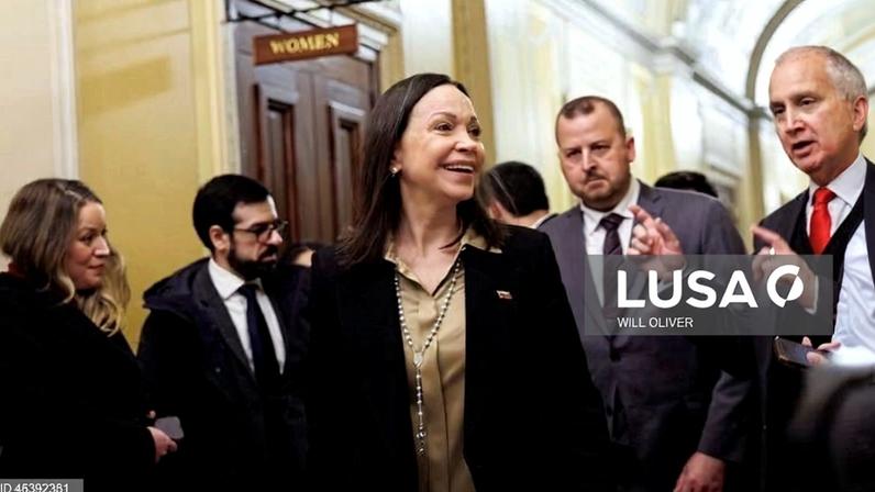 Corina Machado pronta para discutir transição com líder interina da Venezuela