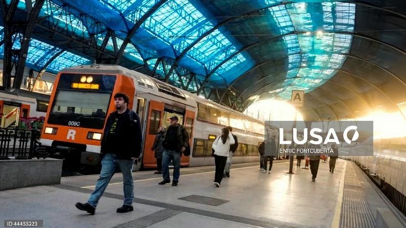 Maquinistas espanhóis desconvocam greve marcada após acidentes ferroviários