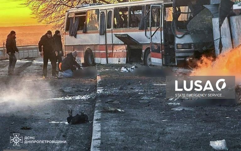 Pelo menos 15 mineiros mortos em ataque russo contra um autocarro na Ucrânia