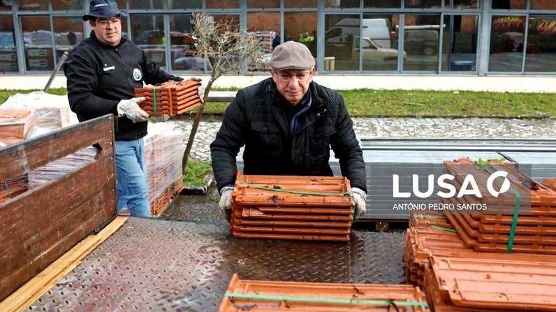 Campanha de solidariedade Reerguer Leiria já disponibilizou gratuitamente 300 mil telhas