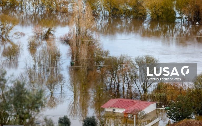 Mau tempo: E-Redes contabiliza 63 mil clientes sem luz às 08:00 de hoje