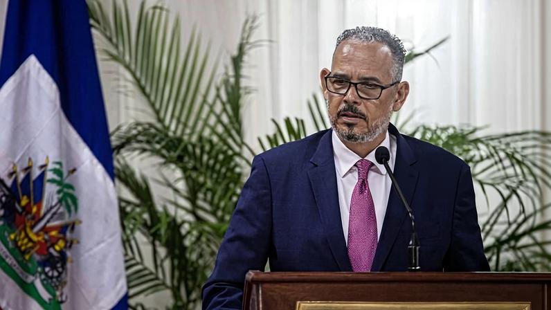 Conselho presidencial do Haiti dissolve-se após braço-de-ferro com primeiro-ministro
